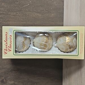 Vintage‎ Christmas Classics Set Of 3 Glass Lrg Round White Ornaments